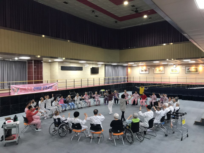 04월 25일 신바람 실버 건강체조 첨부이미지 : 0425신바람건강체조(2).jpg