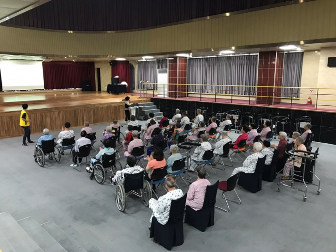 05월 22일 노래교실 첨부이미지 : 0522노래교실-2.jpg