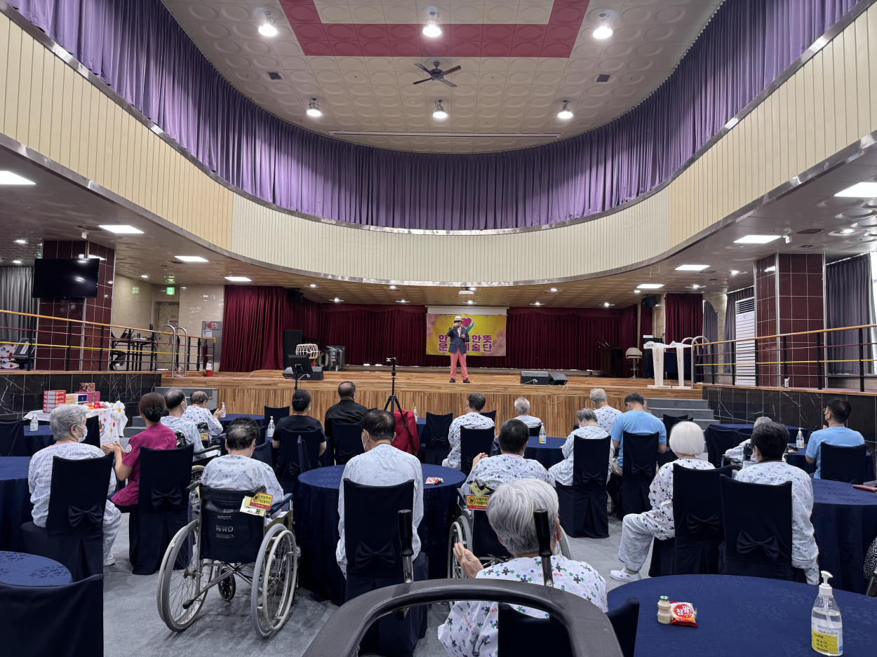 세종요양병원 10월 생신잔치(25/10/17) 첨부이미지 : KakaoTalk_20251017_165155671_03.jpg