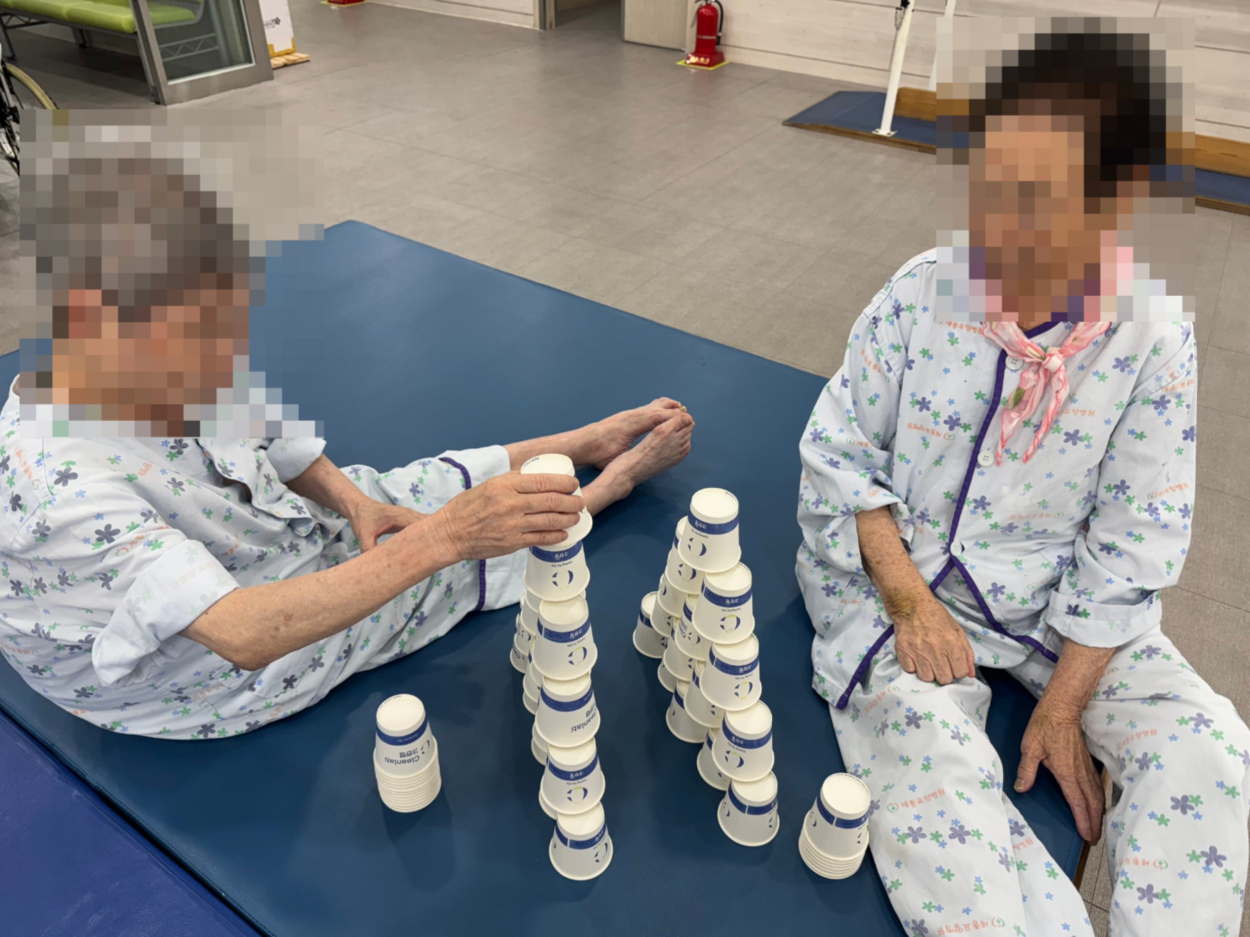 세종요양병원 신체활동프로그램(25/10/20~10/24) 첨부이미지 : KakaoTalk_20251021_111135731_01.jpg