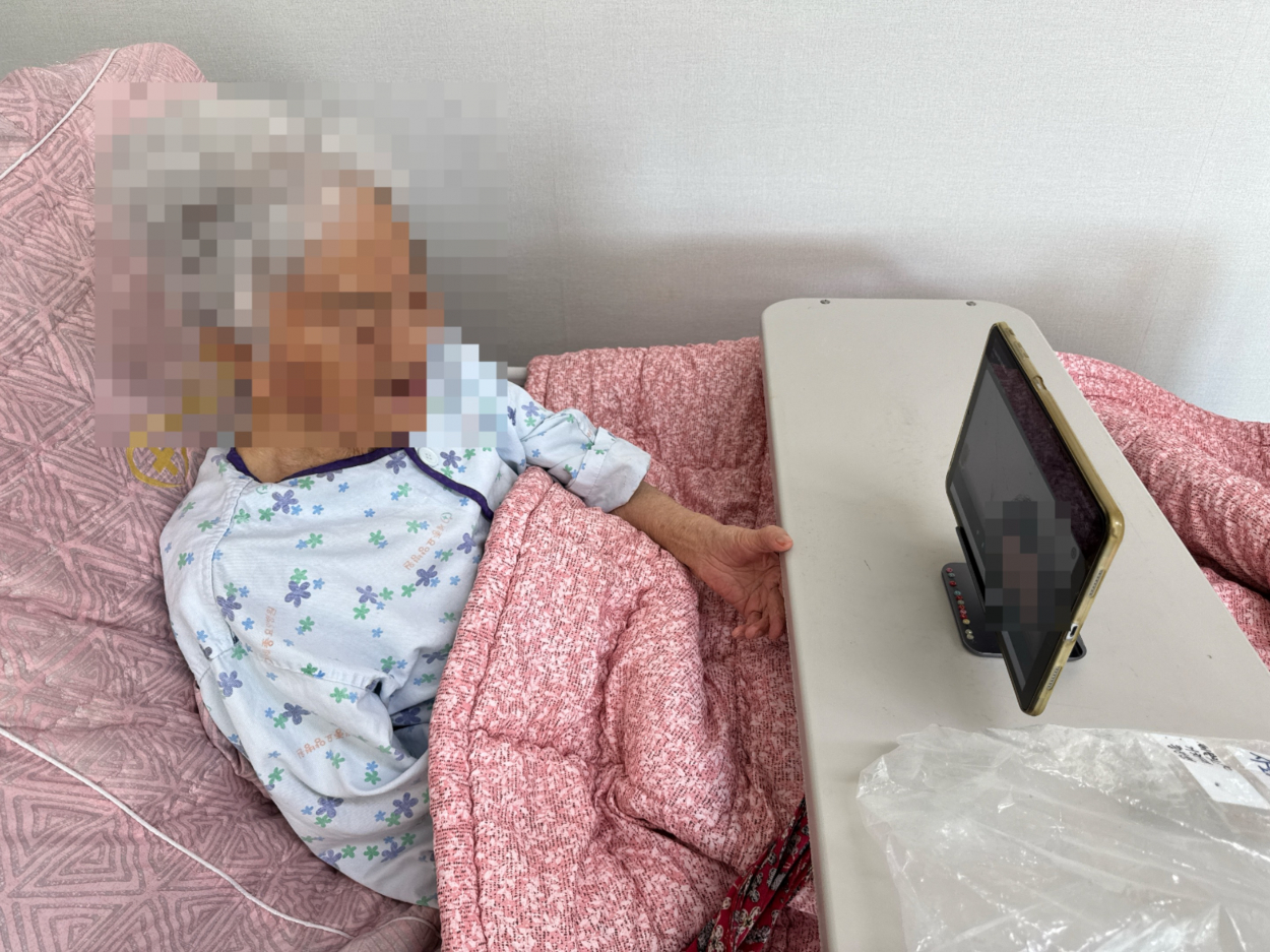 세종요양병원 영상통화 서비스 실시(25/10/27) 첨부이미지 : KakaoTalk_20251027_155440746_01.jpg