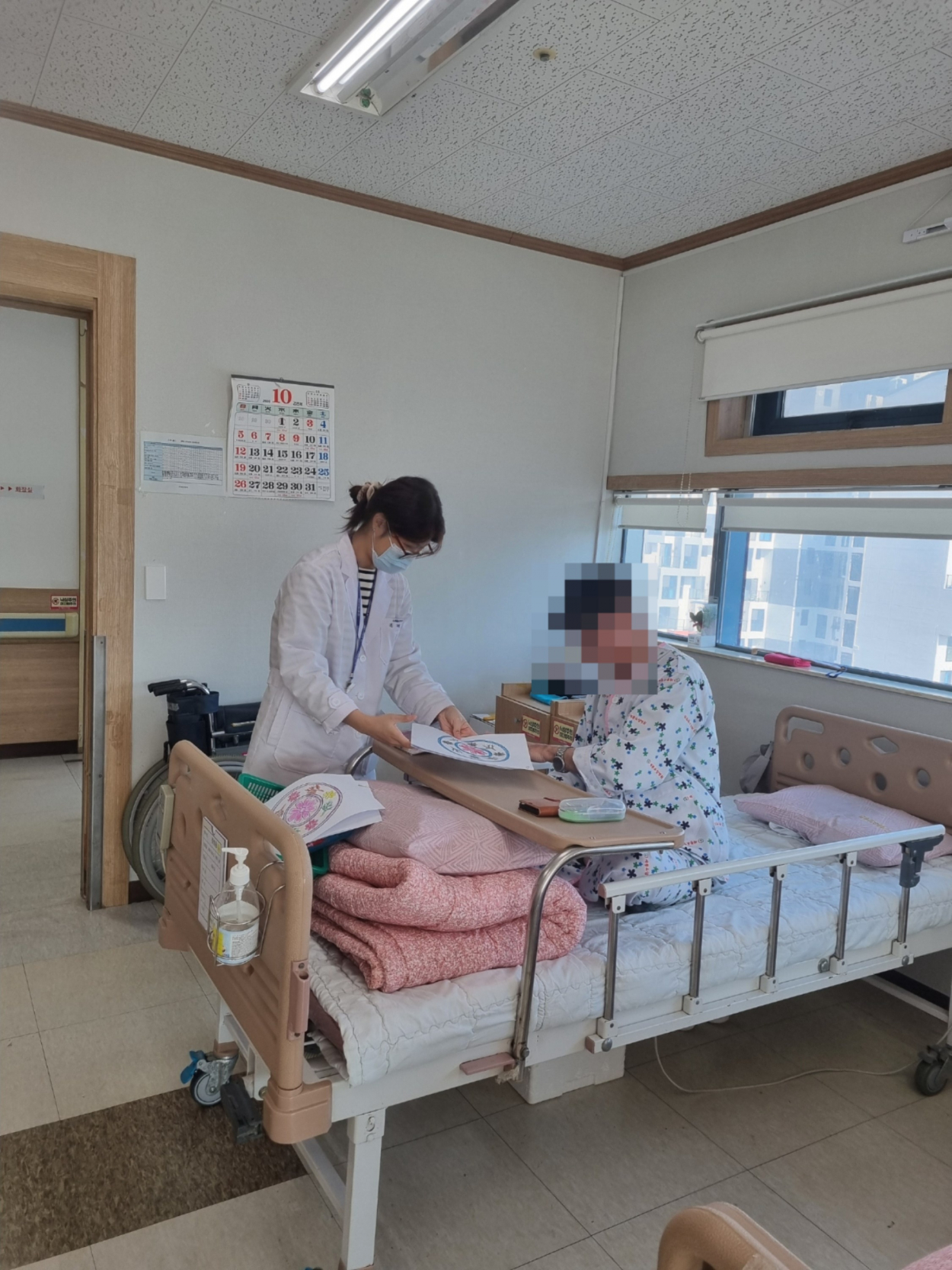 세종요양병원 미술활동프로그램 실시(25/10/27~10/31) 첨부이미지 : KakaoTalk_20251101_092128398_07.jpg