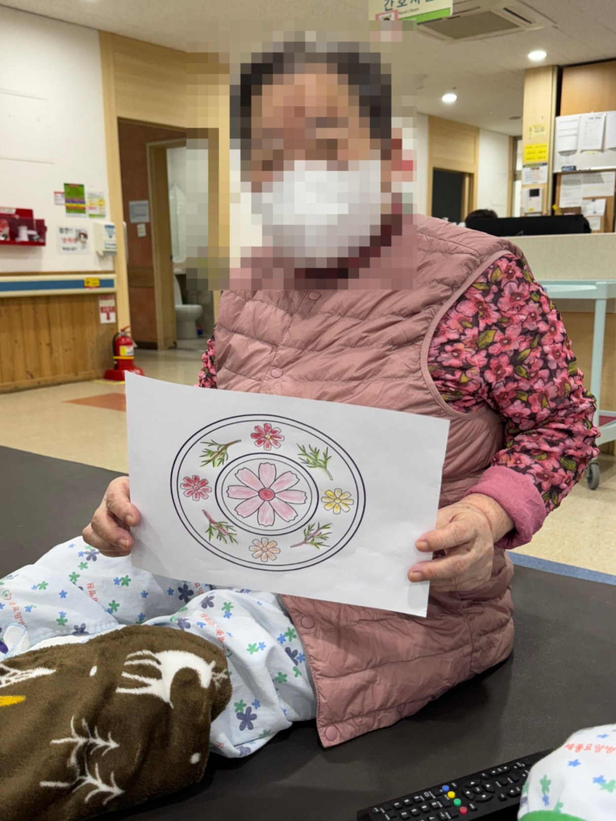 세종요양병원 미술활동프로그램 실시(25/10/27~10/31) 첨부이미지 : KakaoTalk_20251028_110712094_01.jpg