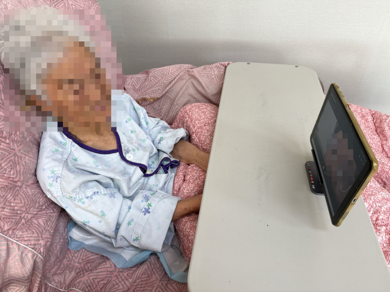 세종요양병원 영상통화 서비스 실시(25/11/10) 첨부이미지 : KakaoTalk_20251110_152719474_02.jpg