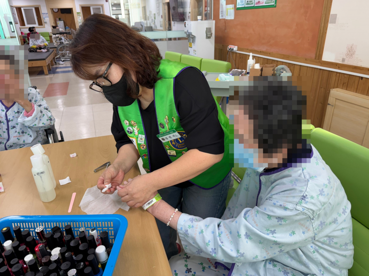 세종요양병원 네일아트 서비스 실시(25/11/26) 첨부이미지 : KakaoTalk_20251126_161759509_04.jpg