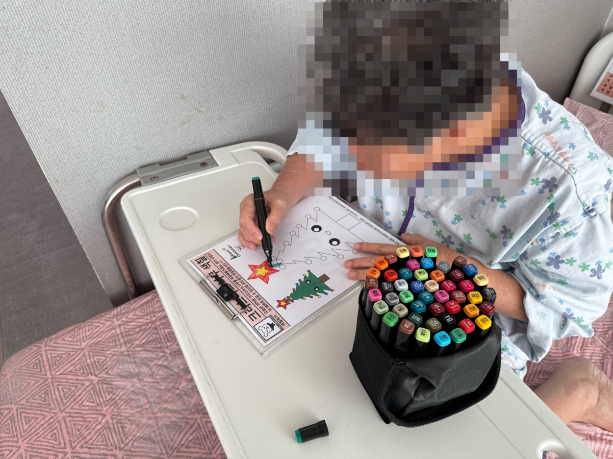 세종요양병원 미술활동프로그램 실시(25/12/01~12/05) 첨부이미지 : KakaoTalk_20251205_153909760_05_(1).jpg