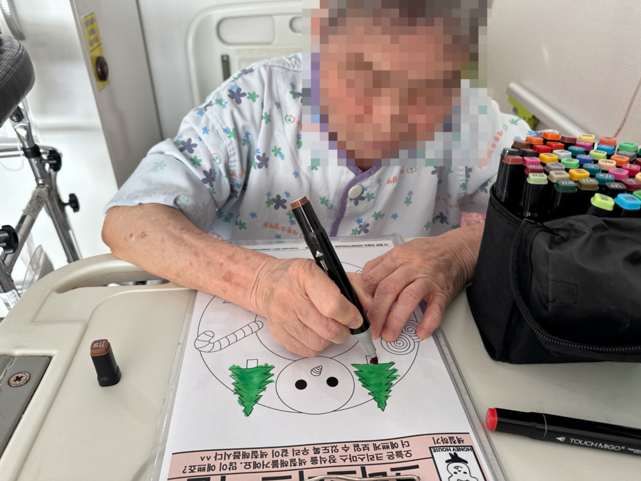 세종요양병원 미술활동프로그램 실시(25/12/01~12/05) 첨부이미지 : KakaoTalk_20251205_153909760_(1).jpg