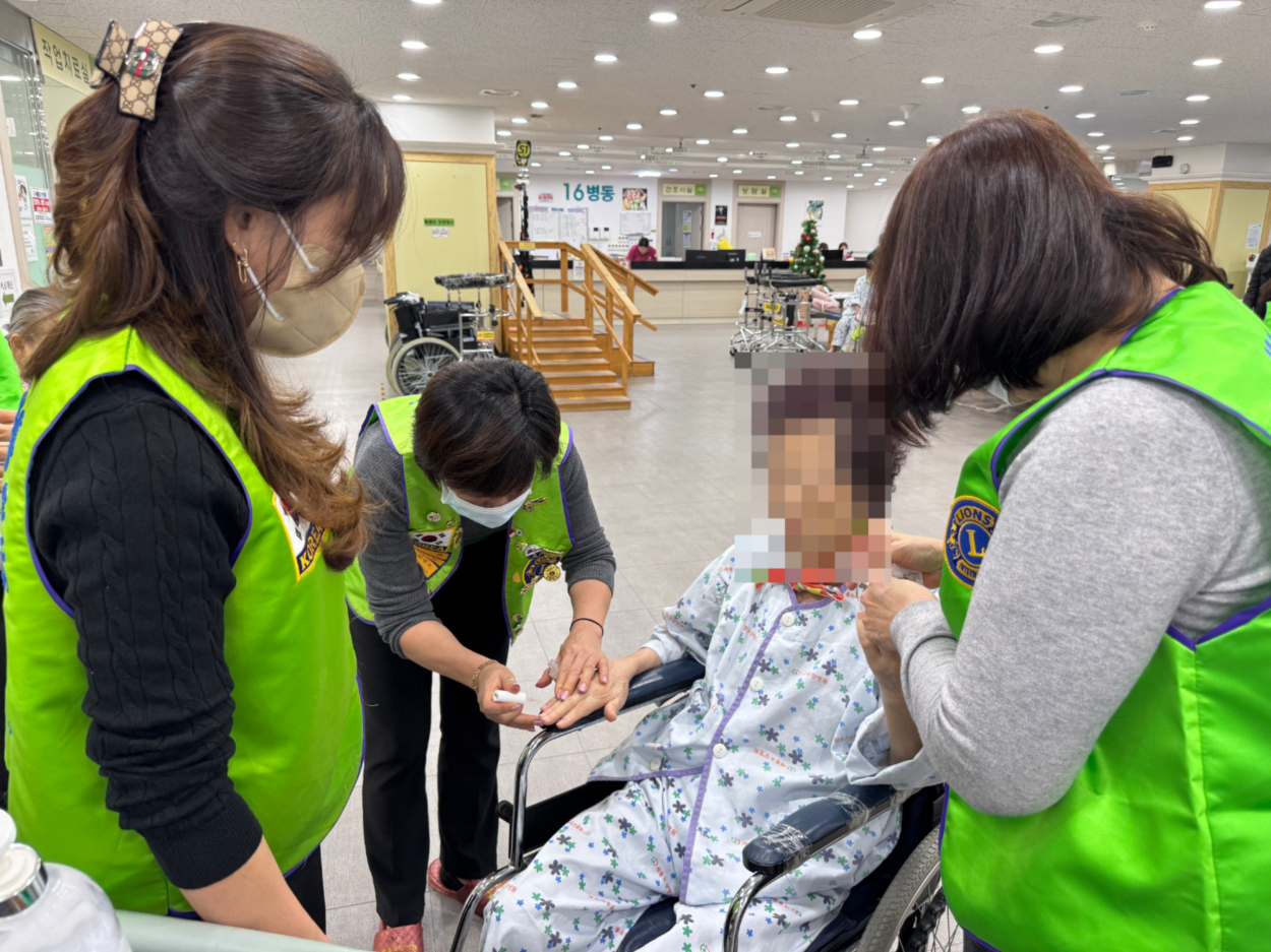세종요양병원 네일아트 서비스 실시(25/12/10) 첨부이미지 : KakaoTalk_20251210_160846842_06.jpg