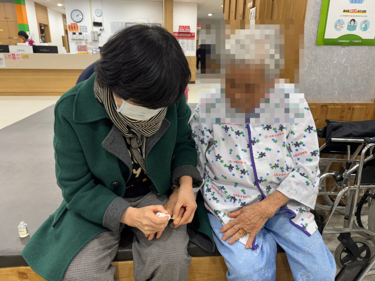 세종요양병원 네일아트 서비스 실시(26/01/07) 첨부이미지 : KakaoTalk_20260107_154909935 (1).jpg