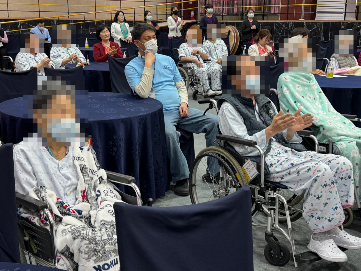 세종요양병원 1월 생신잔치 실시(26/01/15) 첨부이미지 : KakaoTalk_20260115_164256180_02.jpg