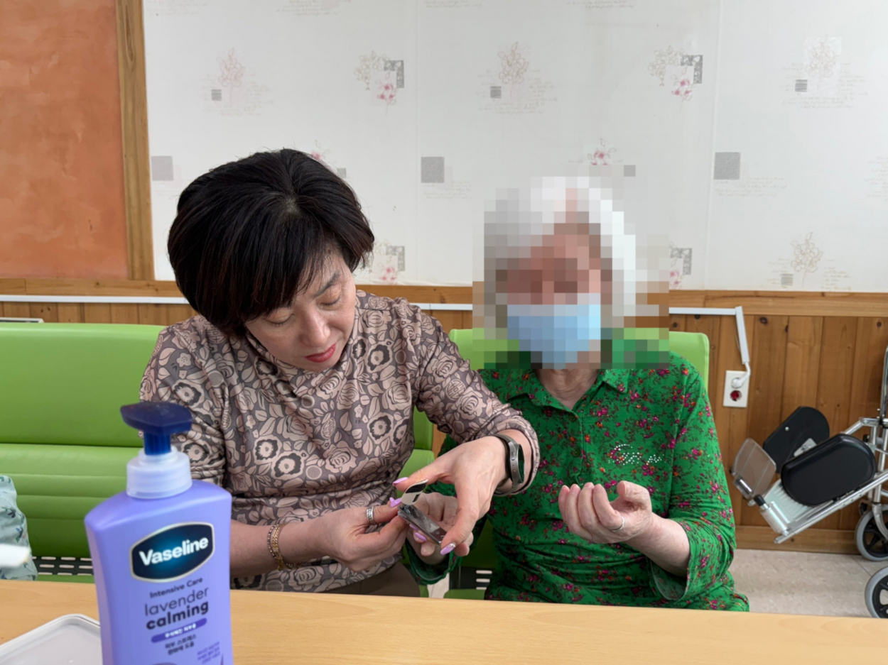 세종요양병원 네일아트 서비스 실시(26/01/21) 첨부이미지 : KakaoTalk_20260122_164136497_05.jpg