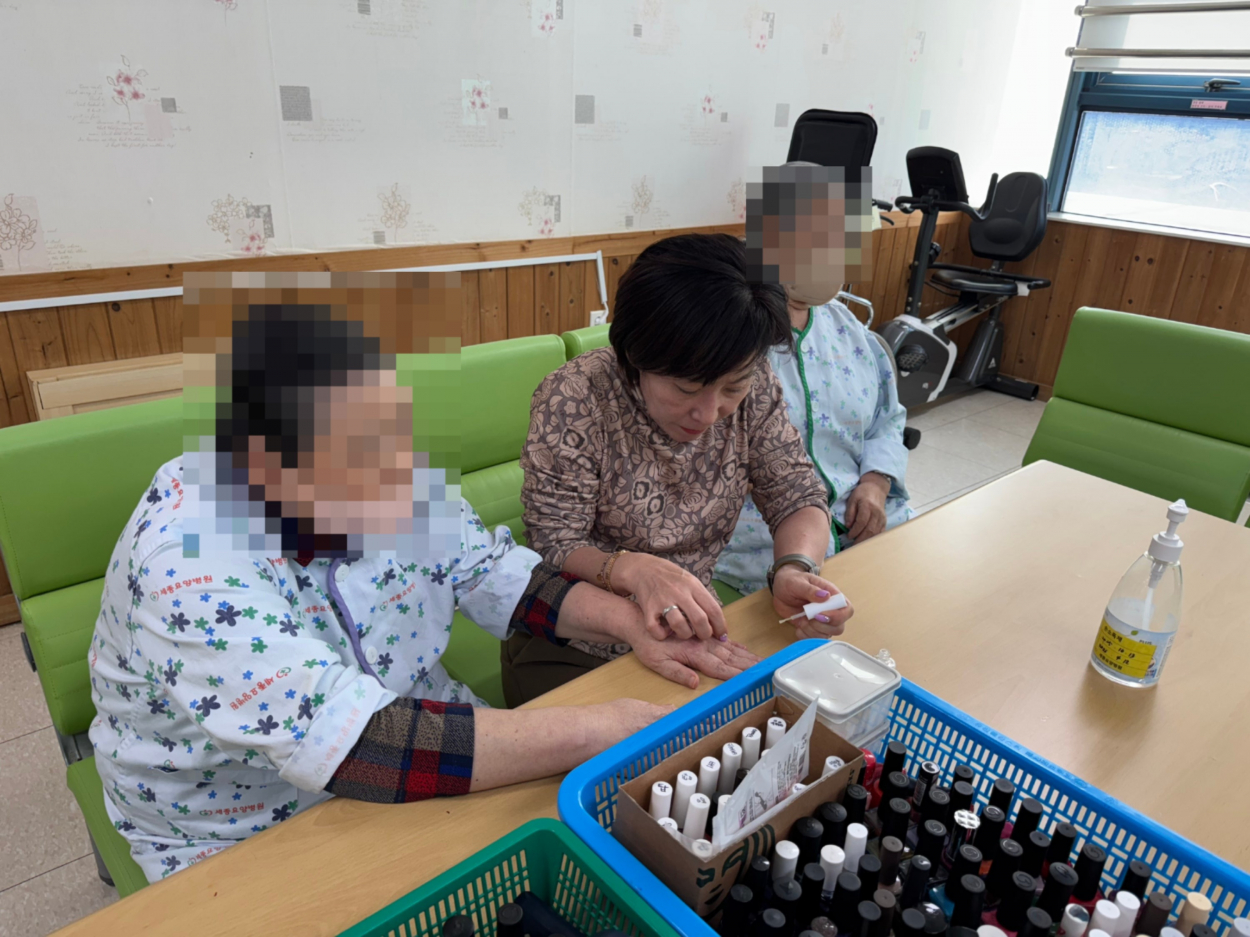 세종요양병원 네일아트 서비스 실시(26/01/21) 첨부이미지 : KakaoTalk_20260122_164136497.jpg