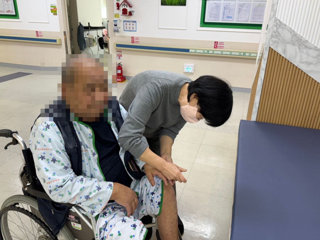 세종요양병원 네일아트 서비스 실시(26/02/11) 첨부이미지 : KakaoTalk_20260211_153401050_02.jpg