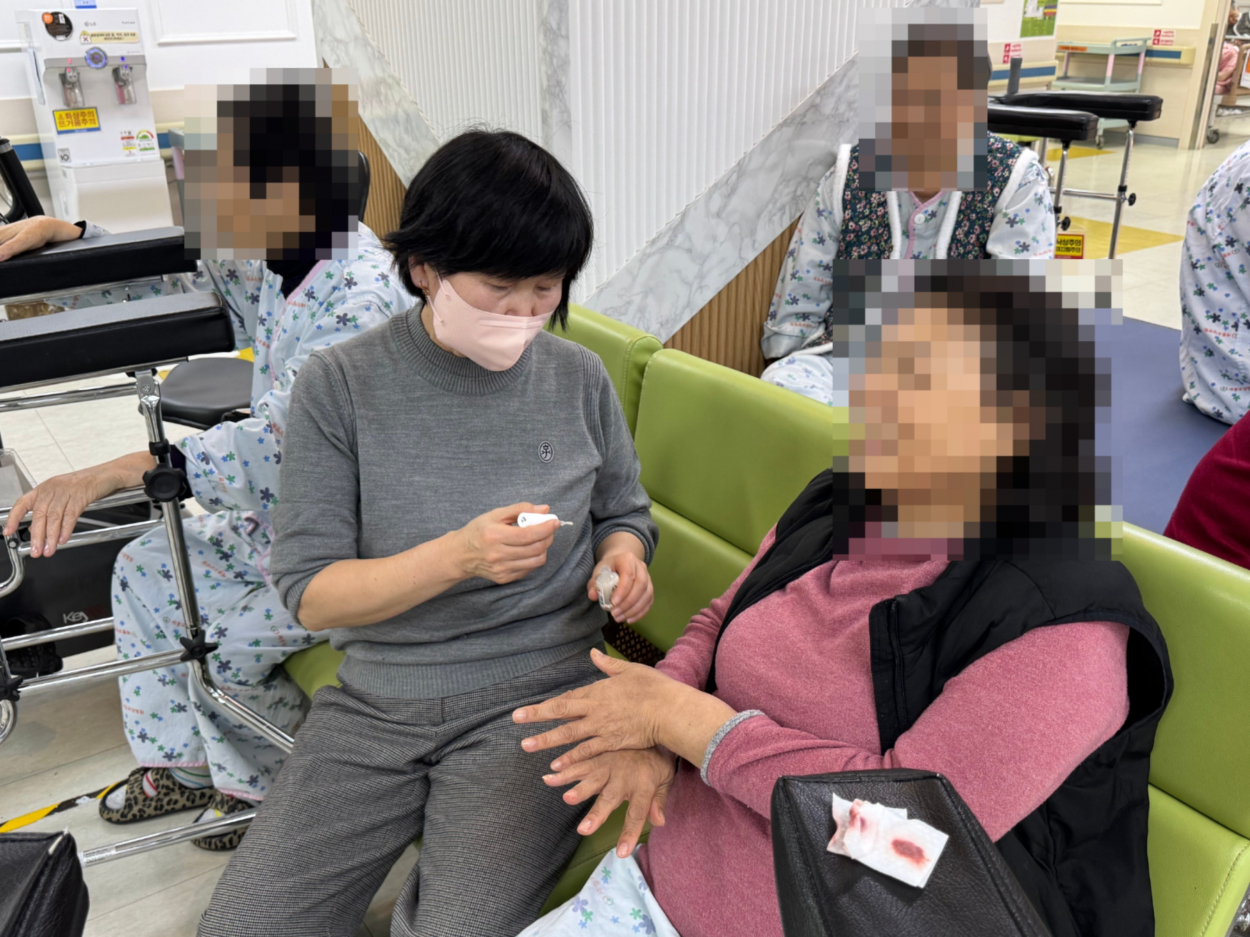 세종요양병원 네일아트 서비스 실시(26/02/11) 첨부이미지 : KakaoTalk_20260211_153401050_09.jpg