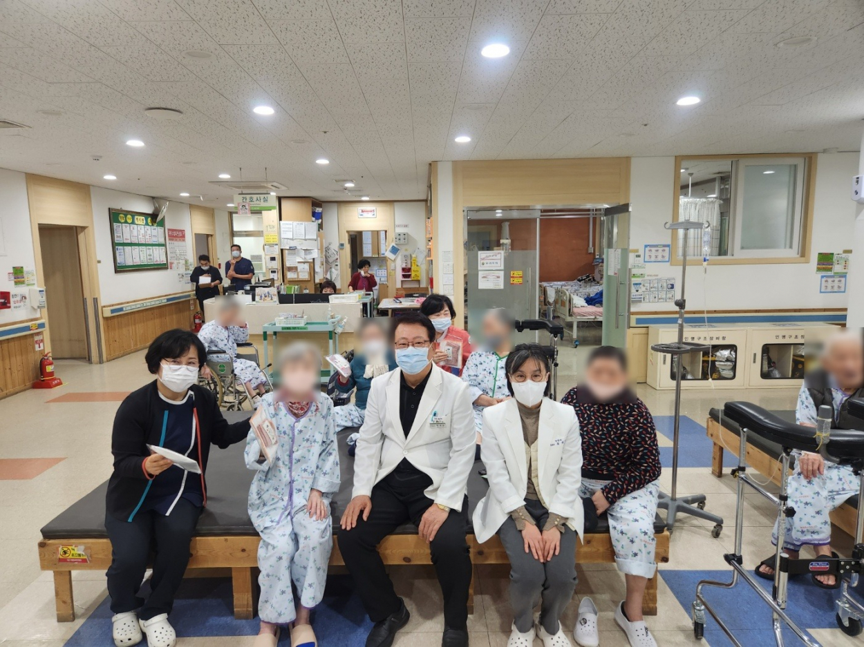 세종요양병원 설 맞이 병동 선물 전달(26/02/13) 첨부이미지 : KakaoTalk_20260213_094916689_01.jpg