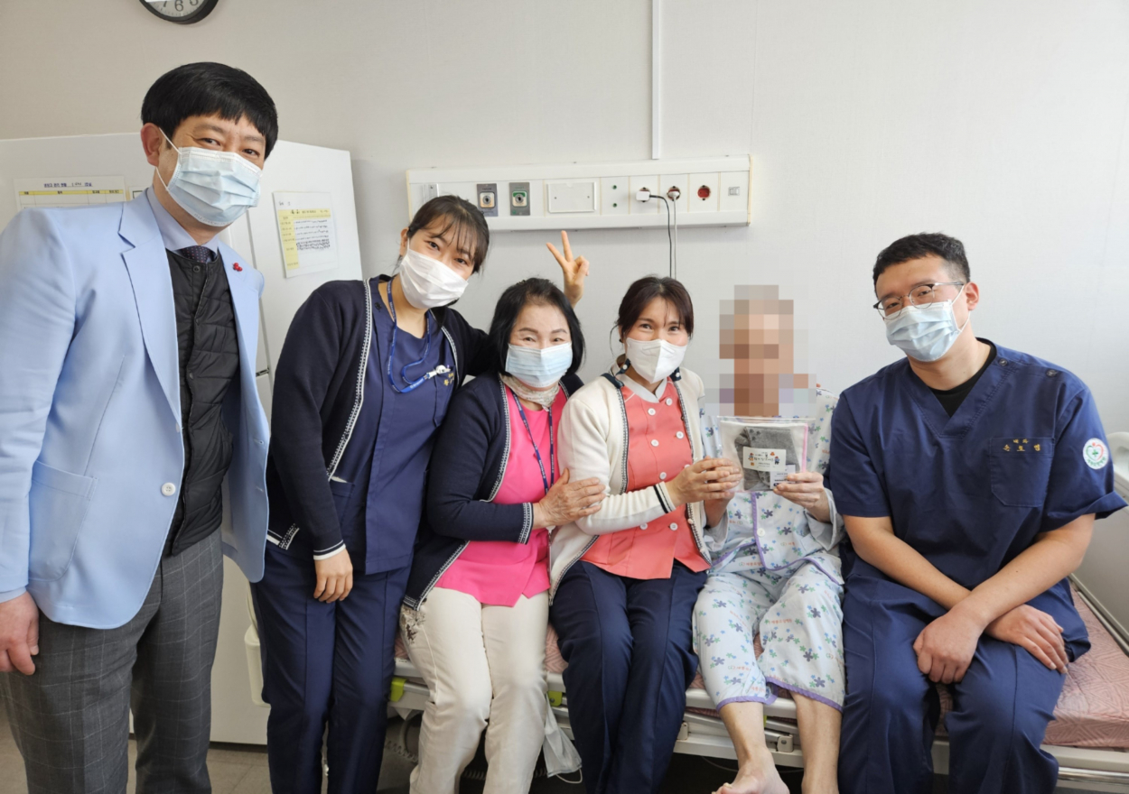 세종요양병원 설 맞이 병동 선물 전달(26/02/13) 첨부이미지 : KakaoTalk_20260213_100421863.jpg