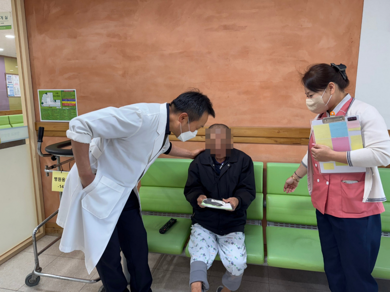 세종요양병원 설 맞이 병동 선물 전달(26/02/13) 첨부이미지 : KakaoTalk_20260213_093809785_02.jpg