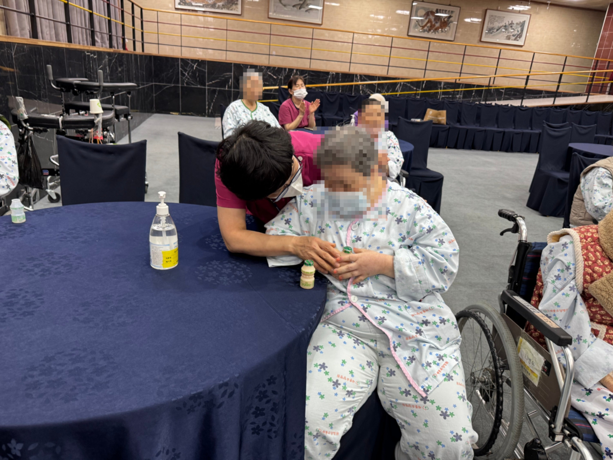 세종요양병원 26년도 2월 생신잔치(26/02/19) 첨부이미지 : KakaoTalk_20260219_163603553_03 (1).jpg