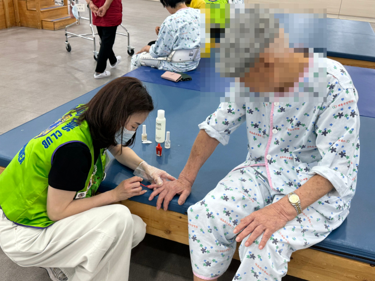 세종요양병원 네일아트 서비스(26/03/25) 첨부이미지 : KakaoTalk_20260325_154753851_08.jpg