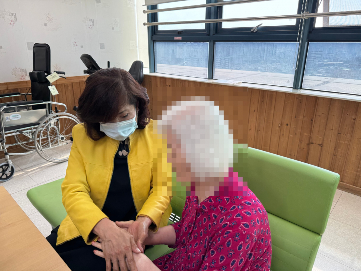 세종요양병원 네일아트 서비스(26/03/25) 첨부이미지 : KakaoTalk_20260325_154753851.jpg