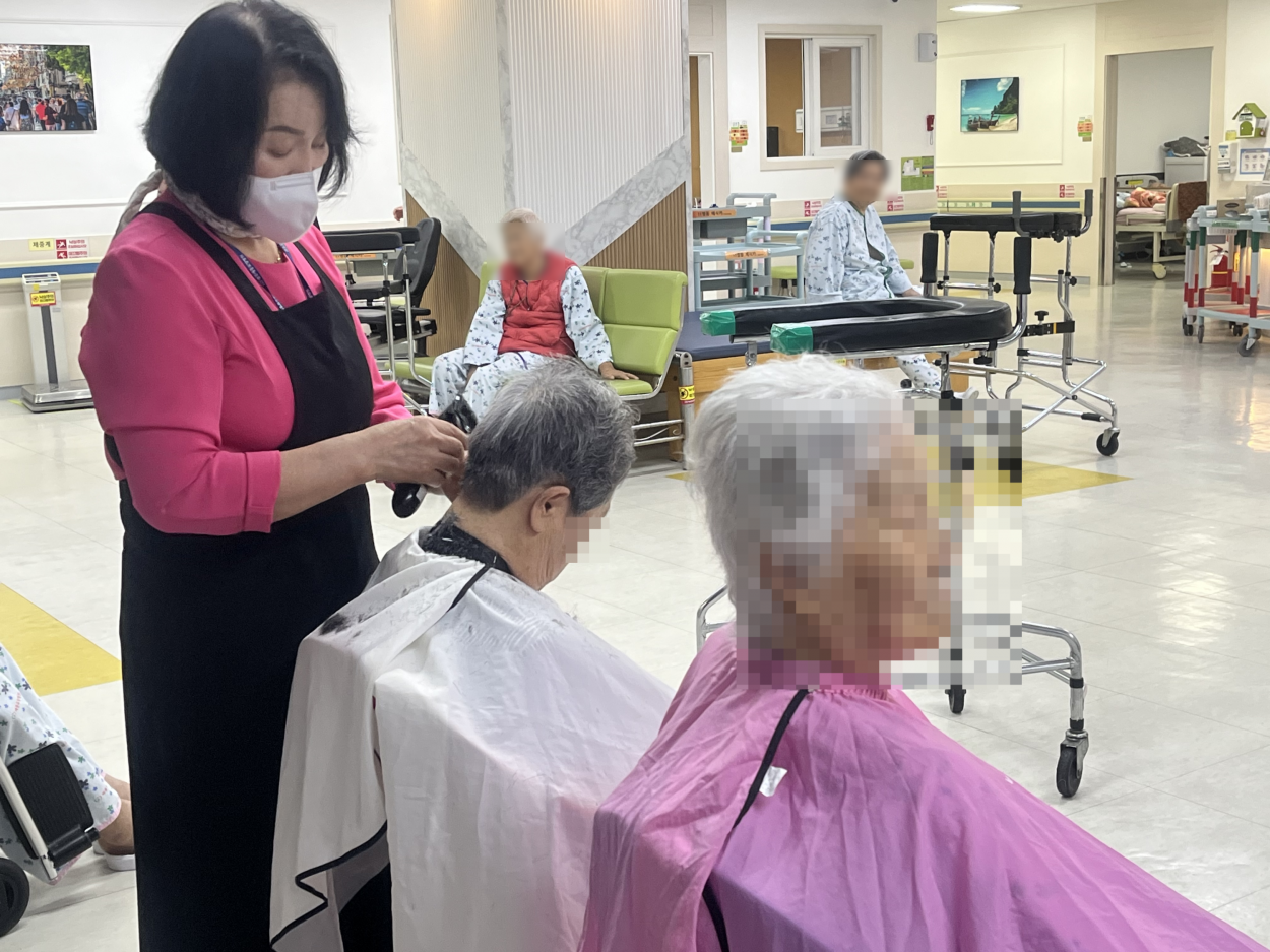 세종요양병원 이미용 서비스 실시(26/04/13~04/17) 첨부이미지 : 4월 이미용.png