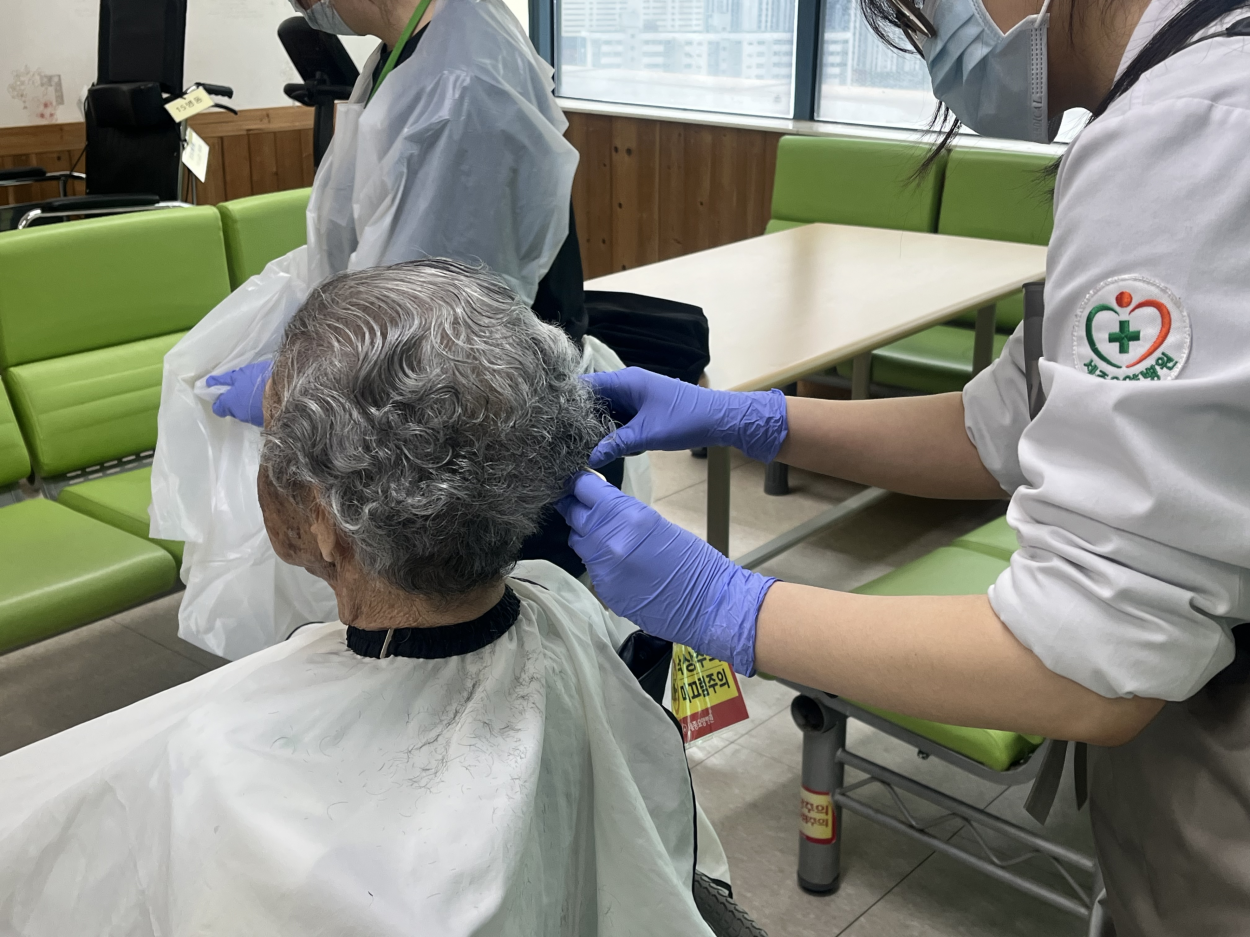 세종요양병원 이미용 서비스 실시(26/04/13~04/17) 첨부이미지 : 4월 이미용-2.png