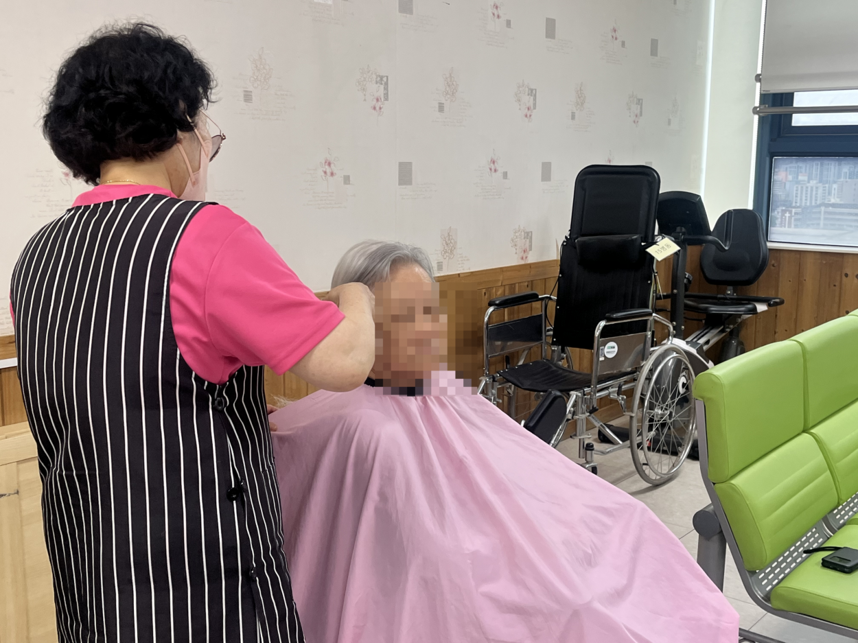 세종요양병원 이미용 서비스 실시(26/04/13~04/17) 첨부이미지 : 4월 이미용-3.png