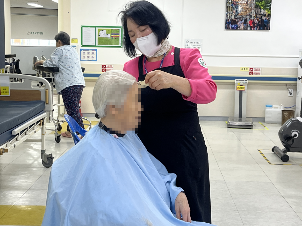 세종요양병원 이미용 서비스 실시(26/04/13~04/17) 첨부이미지 : 4월 이미용-4.png