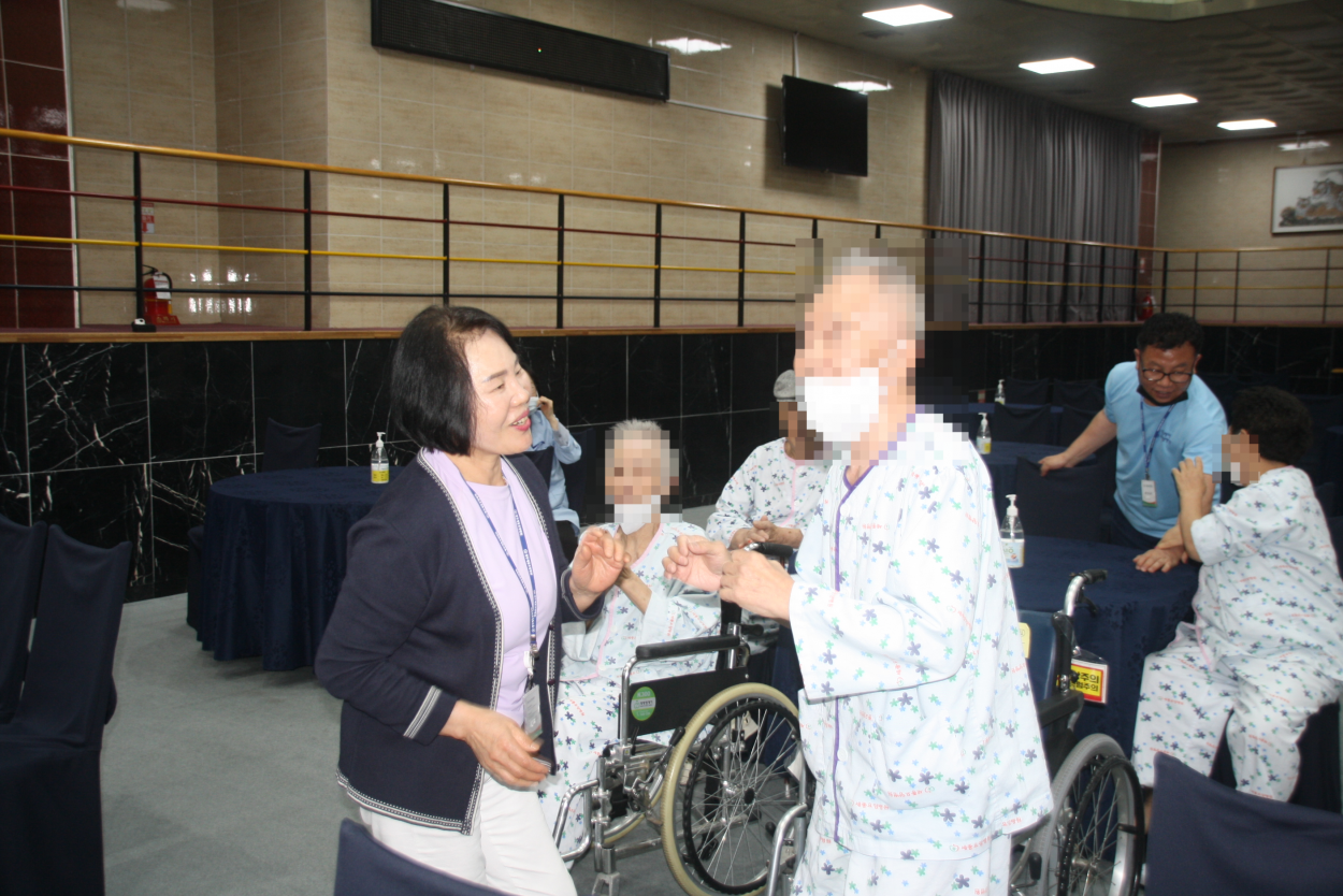 세종요양병원 26년도 4월 생신잔치(26/04/16) 첨부이미지 : 4월 생신잔치(2).png