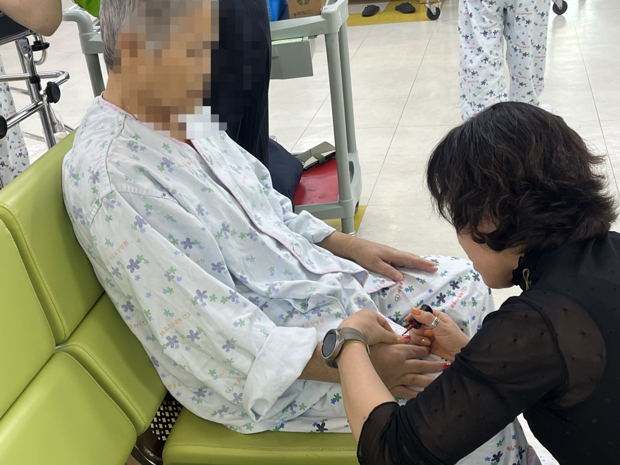 세종요양병원 네일아트 서비스 실시(26/04/08) 첨부이미지 : 4월 네일아트 서비스 (4).png