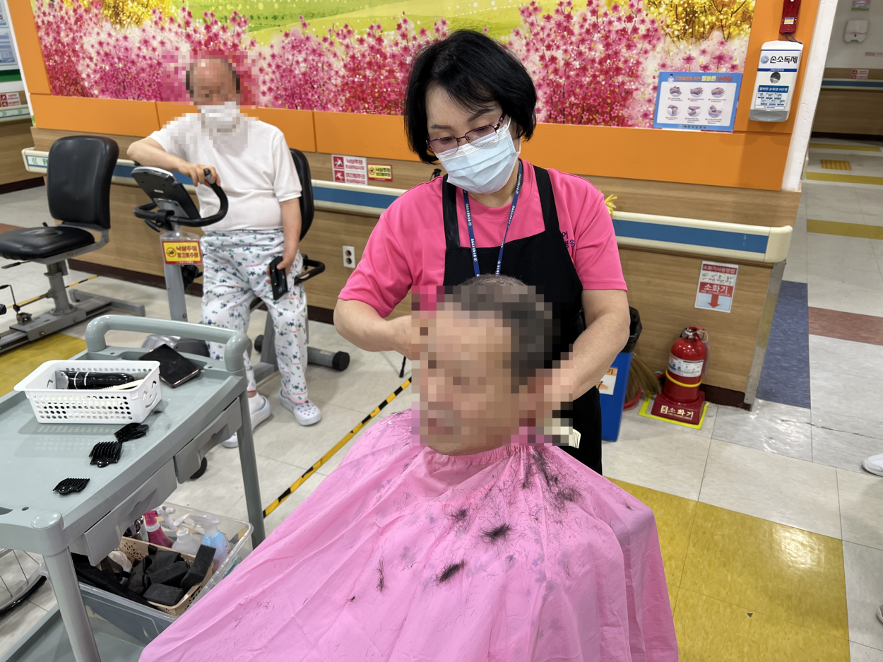 세종요양병원 이미용 서비스 실시(26/04/20~04/24) 첨부이미지 : 이미용3.png