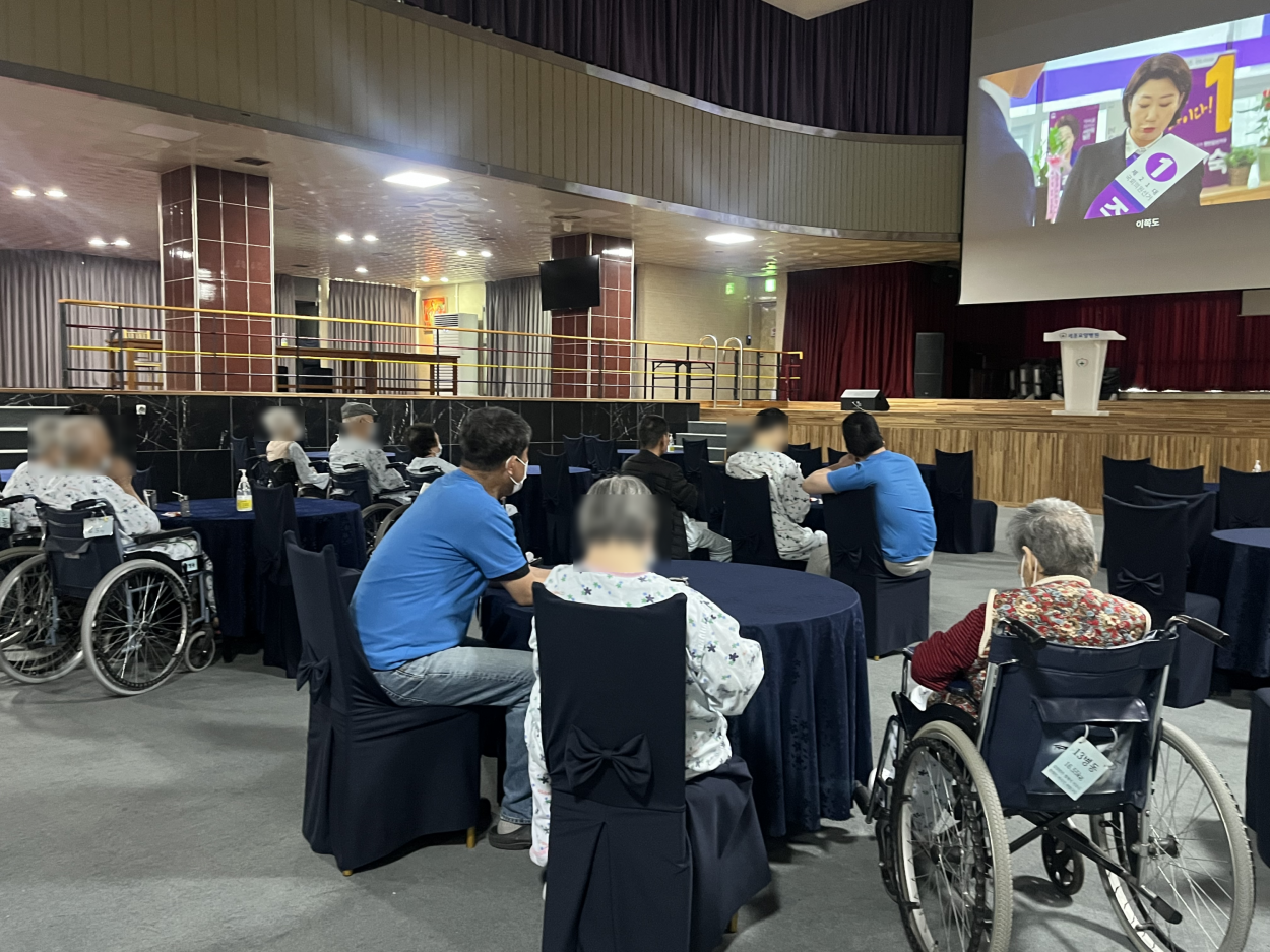 세종요양병원 영화 상영 프로그램  실시(26/04/24) 첨부이미지 : 영화상영3.png