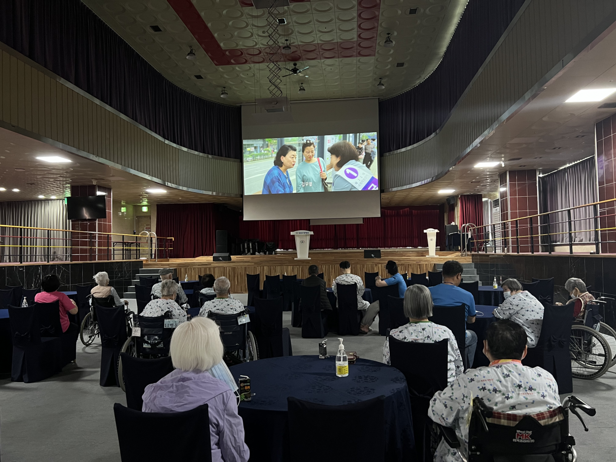 세종요양병원 영화 상영 프로그램  실시(26/04/24) 첨부이미지 : 영화상영5.png