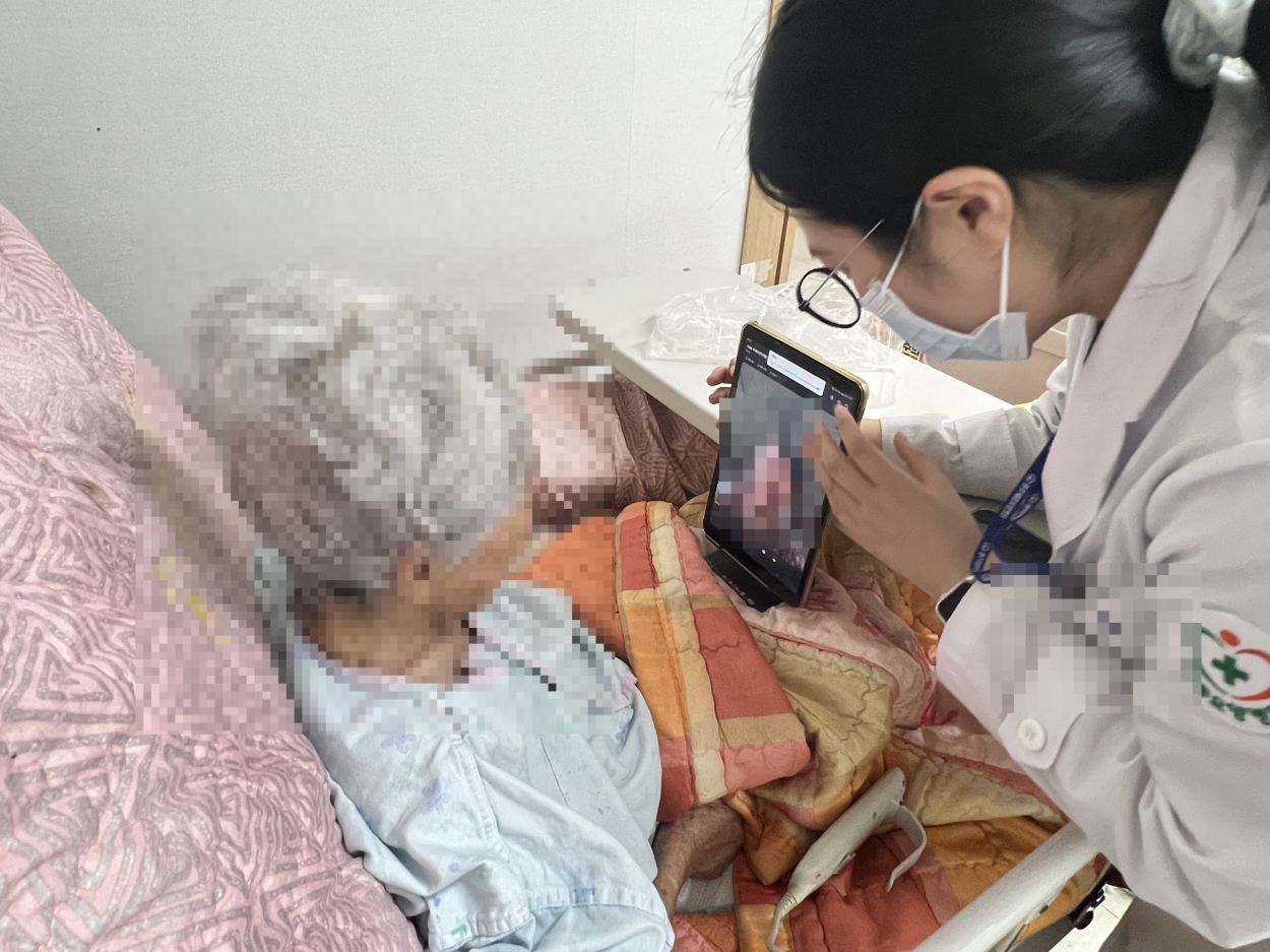 세종요양병원 영상통화 서비스 실시(26/06/22) 첨부이미지 : 영상통화1.png