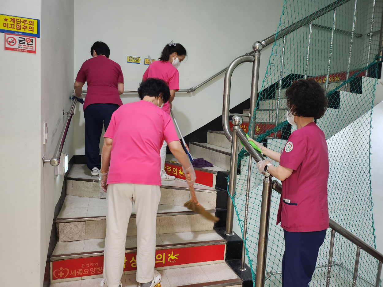 세종요양병원 금요 대청소 실시 (25/11/07) 첨부이미지 : KakaoTalk_20251107_135759684_02.jpg