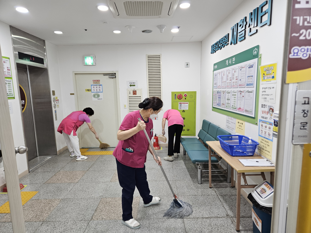 세종요양병원 금요 대청소 실시(25/11/14) 첨부이미지 : KakaoTalk_20251114_133103285_02.jpg