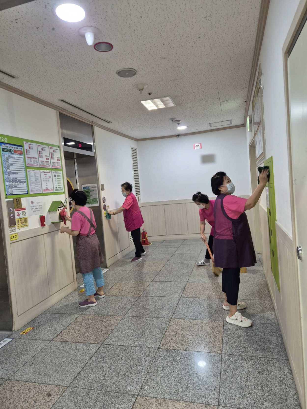 세종요양병원 금요대청소 실시(25/11/28) 첨부이미지 : KakaoTalk_20251128_155621133_01.jpg