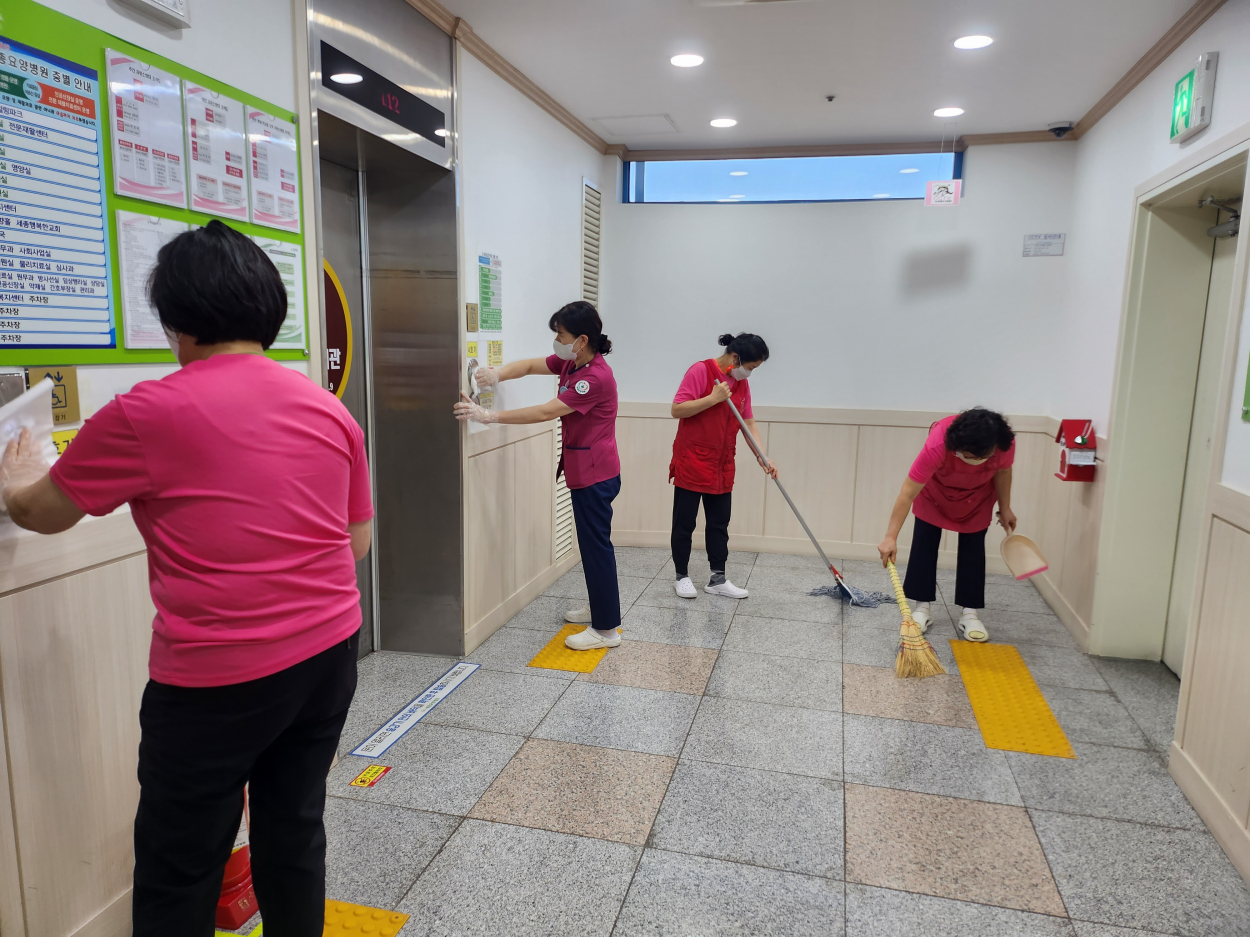 세종요양병원 금요대청소 실시(25/12/12) 첨부이미지 : KakaoTalk_20251212_135841597_01.jpg