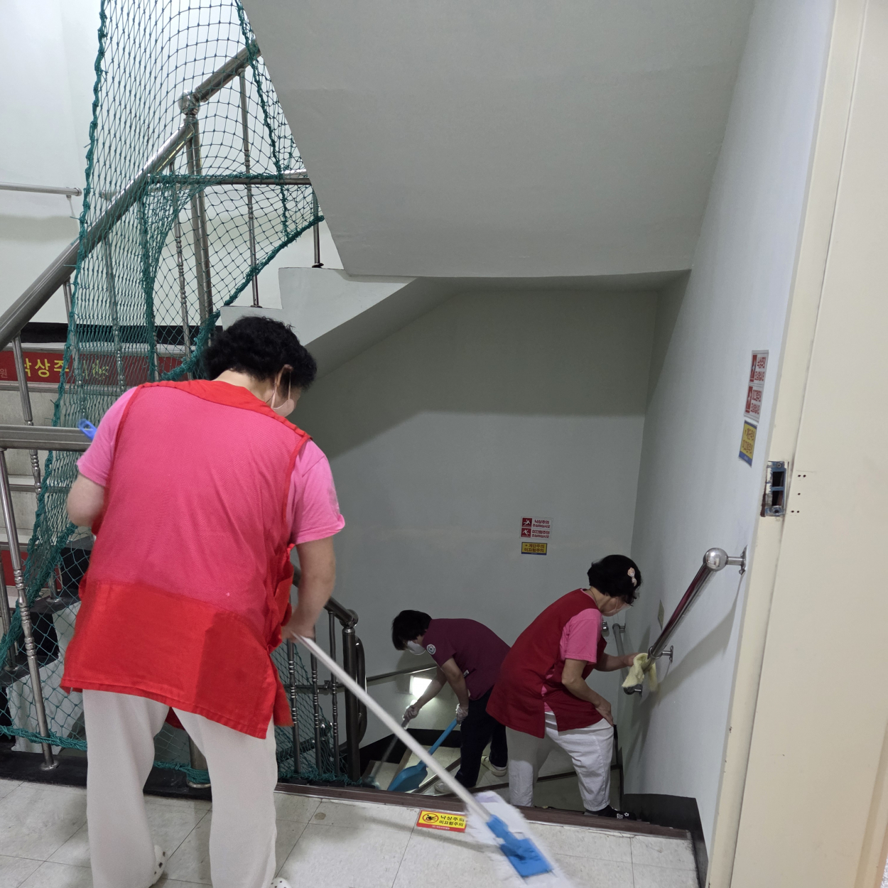 세종요양병원 금요대청소 실시(25/12/12) 첨부이미지 : KakaoTalk_20251212_140023491_02.jpg