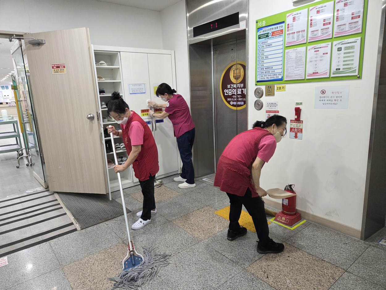 세종요양병원 금요 대청소 실시(26/02/27) 첨부이미지 : KakaoTalk_20260227_135707837_01.jpg