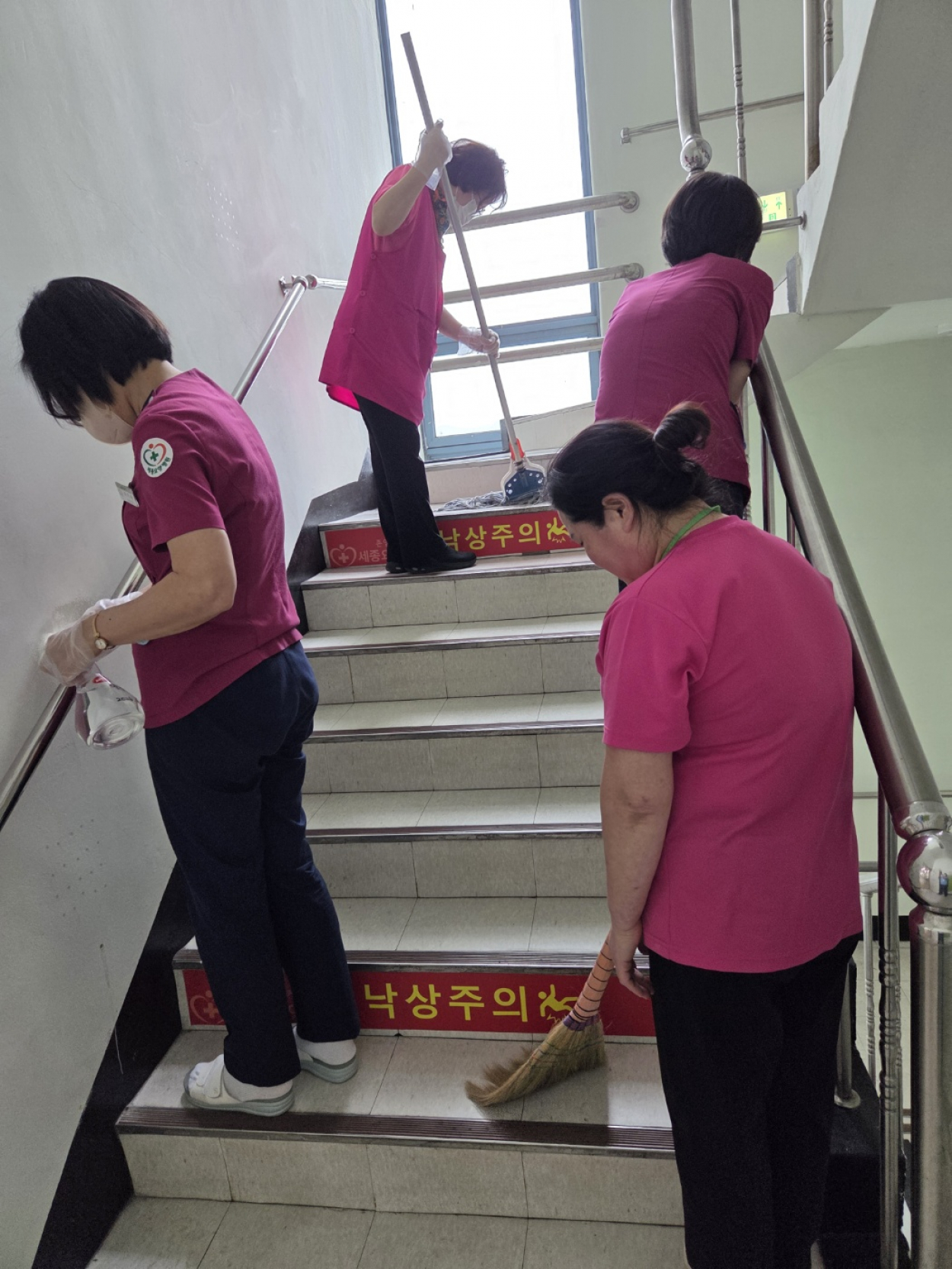 세종요양병원 금요 대청소 실시(26/03/06) 첨부이미지 : KakaoTalk_20260306_134719277_01.jpg