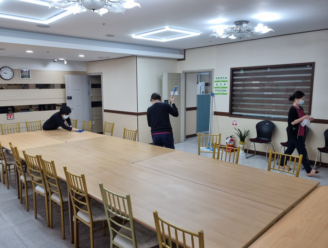 세종요양병원 금요 대청소 실시(26/04/03) 첨부이미지 : 26.04.03 금요 대청소.jpg