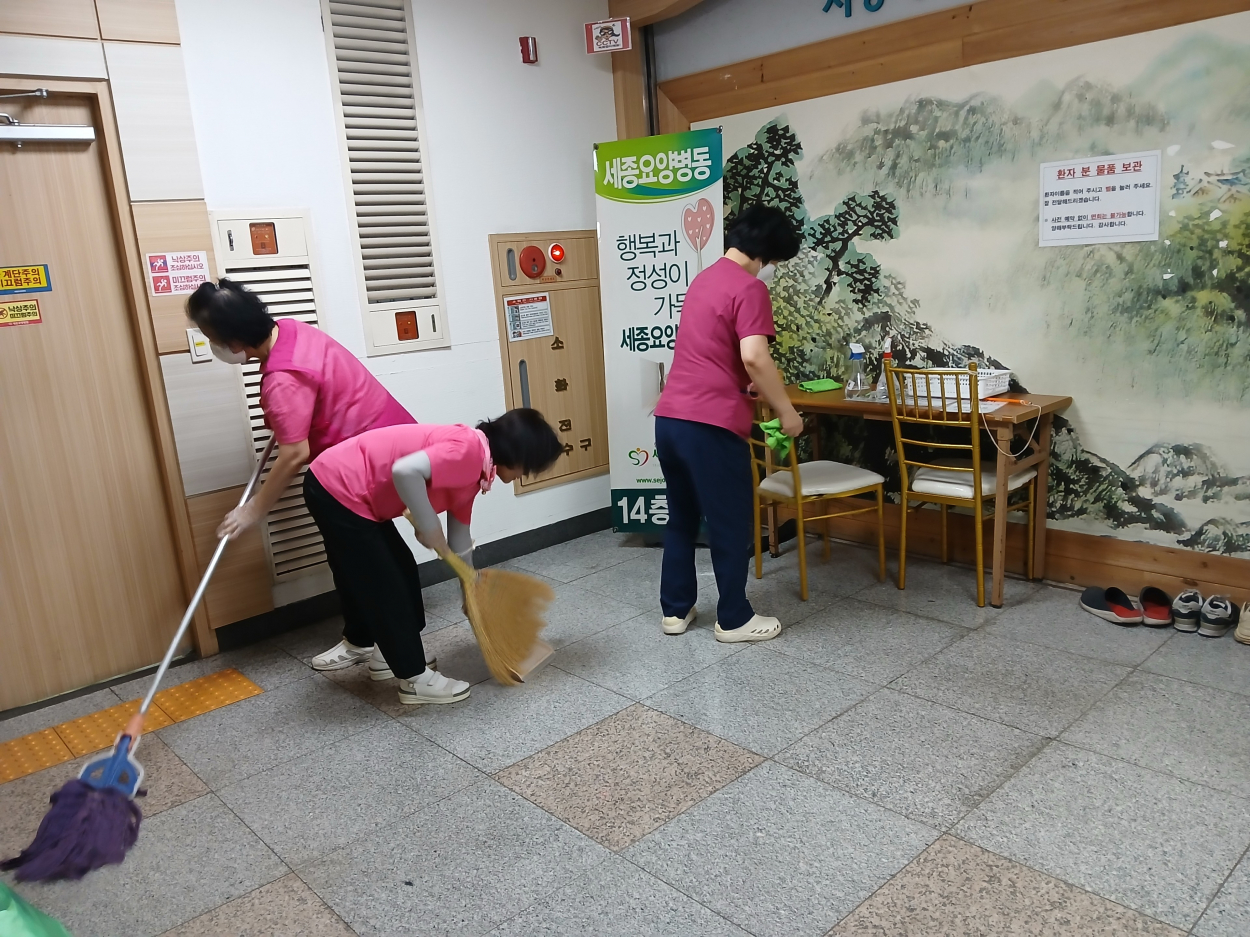 세종요양병원 금요 대청소 실시(26/04/03) 첨부이미지 : 26.04.03 금요 대청소(4).jpg