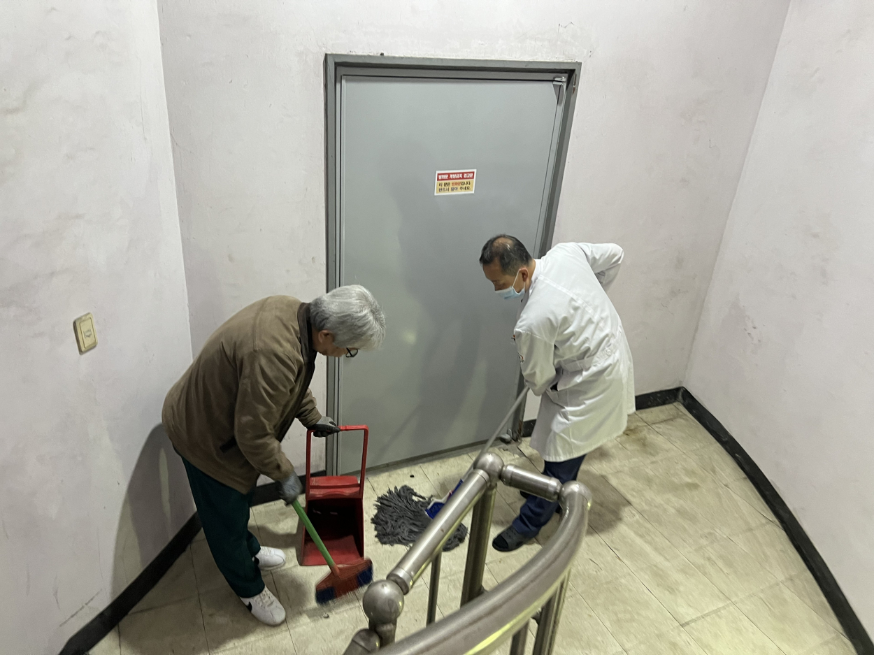 세종요양병원 금요 대청소 실시(26/04/10) 첨부이미지 : 26.04.10 대청소(2).jpg