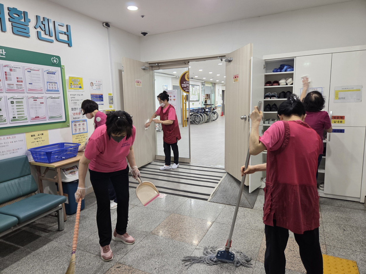 세종요양병원 금요 대청소 실시(26/04/10) 첨부이미지 : 26.04.10 대청소(4).jpg