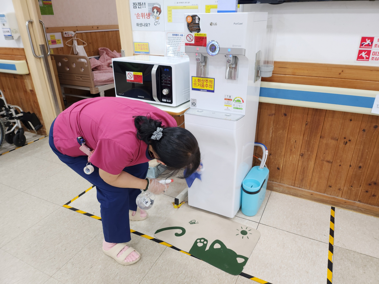세종요양병원 금요 대청소 실시(26/04/17) 첨부이미지 : 26.04.17 금요대청소(2).jpg
