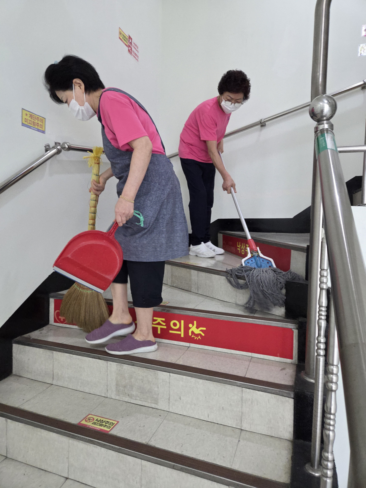 세종요양병원 금요 대청소 실시(26/04/17) 첨부이미지 : 26.04.17 금요대청소(3).jpg
