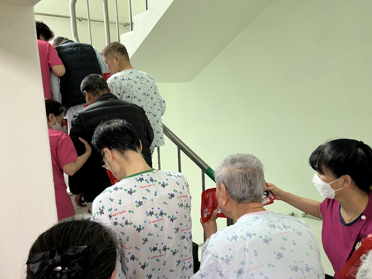 세종요양병원 소방훈련 실시(26/04/20) 첨부이미지 : 26.04.20 소방훈련(4).png