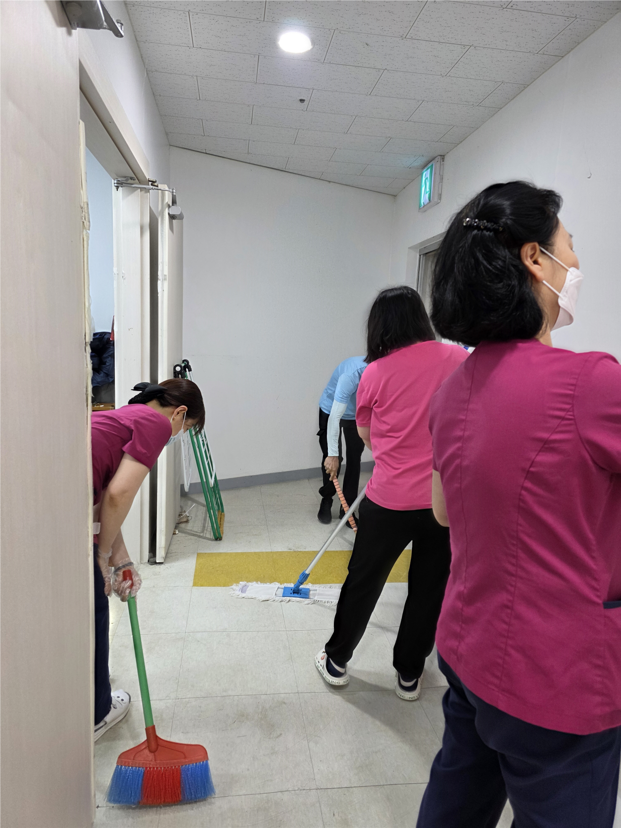 세종요양병원 금요 대청소 실시(26/04/24) 첨부이미지 : 04.24 대청소3.png